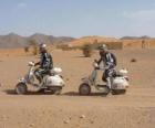 Twee avonturiers op een motorfiets