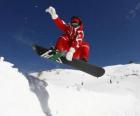 Snowboarder doen een truc