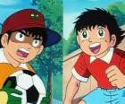 De voetballer Tsubasa Ozora en zijn vriend Genzo Wakabayashi die speelt als keeper