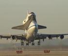 Vliegtuig met een space shuttle