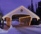 Overdekte brug ingericht voor Kerstmis