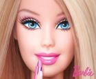 Barbie is geschilderd lippen