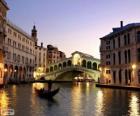 De Rialtobrug, Venetië, Italië