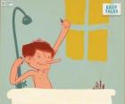 Het kind spelen met de soldaten van lood zelfs in de badkuip