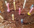 Chocolate cake met kaarsen