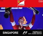Sebastian Vettel viert zijn overwinning in de Grand Prix van Singapore in 2015