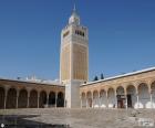 Zitouna of Ezzitouna moskee of moskee van El-Zituna is de belangrijkste moskee van de Medina in Tunis, Tunesië