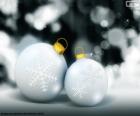 Twee witte ballen Kerstmis