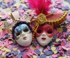 Twee maskers en confetti