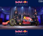 Red Bull Racing 2016 gevormd door de nieuwe RB12, Daniel Ricciardo en Daniil Kvyat