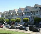 De bekende Victoriaanse huizen van San Francisco, gelegen in de Alamo Square