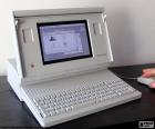 Macintosh Portable (1989-1991) was de eerste laptopcomputer die wordt gebruikt in de ruimte en de eerste om een email te sturen vanuit de ruimte, in 1991