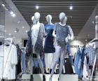 Mannequins in een kledingwinkel