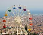 Het panoramische wiel van Tibidabo "Giradabo", ligt meer dan 500 meter boven de stad, zodat u kunt genieten van imponerend uitzicht over Barcelona