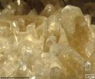 Calciet is een mineraal gevormd door calciumcarbonaat (CaCO3), het is heel gebruikelijk, ongeveer 4% van het gewicht van de aardkorst is calciet