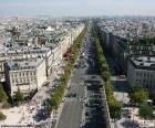 Laan van de Champs Elysees, de Arc de Triomphe, de hoofdstraat van Parijs vanuit. Het meet 1.910 meter in lengte en loopt van de Arc de Triomphe naar het place de la Concorde