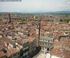 Verona is de hoofdstad van de provincie van Verona, op de stad loopt de rivier de Adige, Italië