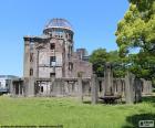 De Atoombomkoepel  of de Vredesmonument in Hiroshima was de enige structuur die bleef staande in de buurt van het hypocentrum van de atoombom geworpen op Hiroshima op 6 augustus 1945, Japan