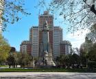 Plaza de España is een groen plein in het historische centrum van Madrid