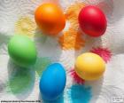 Vijf beschilderde eieren