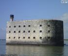 Fort Boyard is een Fort gelegen tussen de eiland van Aix en Oléron, in de buurt van de haven stad van La Rochelle, in het zuidwesten van Frankrijk