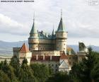 Kasteel Bojnice is een middeleeuws kasteel, gelegen in de stad van Bojnice, in de regio Nitra, in het centrum van Slowakije