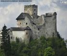 Niedzica kasteel, gelegen in het zuiden van Polen, werd gebouwd tussen 1320 en 1326 aan de oevers van de rivier Dunajec in Niedzica