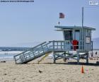 Een hulp- en bewakingspost op het strand