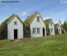 Typische landhuizen in IJsland, met grasrijke daken