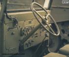 Het stuurwiel van een willys jeep uit de Tweede Wereldoorlog