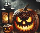 Twee griezelige Halloween-pompoenen