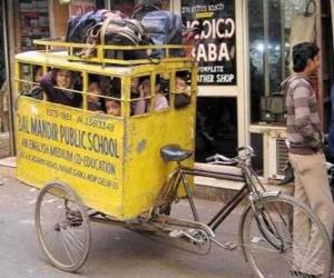 puzzel Schoolbus in India