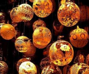 puzzel Set van kerstballen of ballen met verschillende decoraties