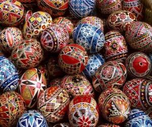 puzzel Stapel van Pasen eieren met geometrische decoratie