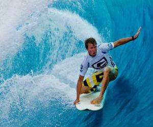 puzzel Surfer surfen in de golven