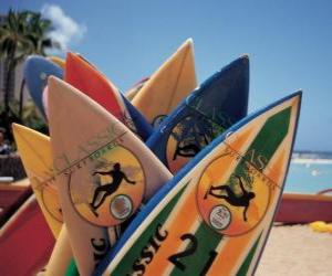 puzzel Surfplanken in het zand op het strand in de zomer
