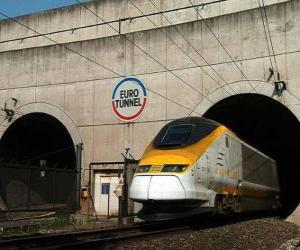 puzzel Train het verlaten van een tunnel