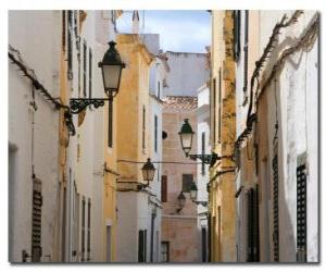 puzzel Village Street in Menorca, Spanje