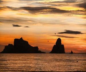 puzzel Zonsondergang over de zee met de Medes eilanden op de achtergrond